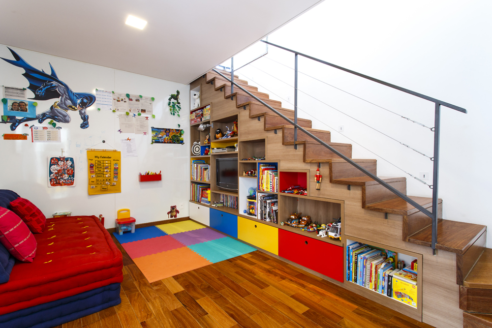 2. Reunir brinquedos em um só espaço facilita a organização da casa – Projeto: Paula Bittar