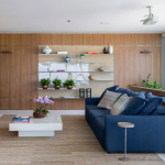 Sofá azul: confira 10 dicas para incluir na sua decoração