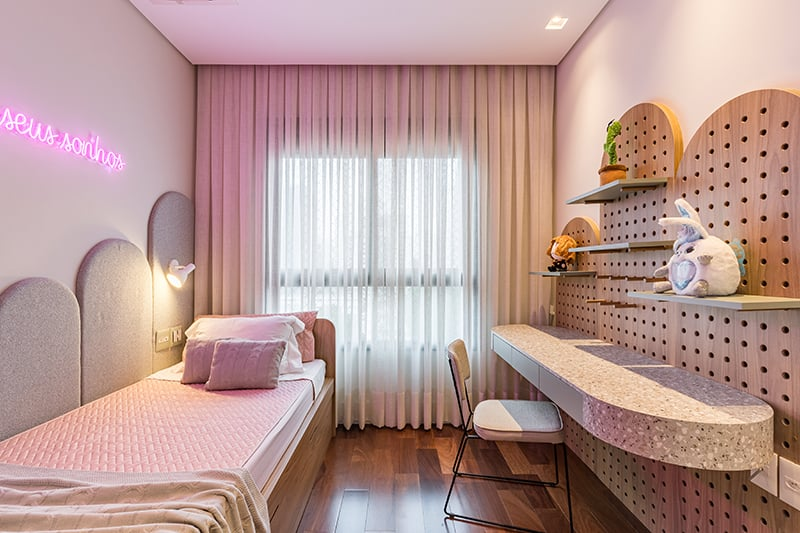 4. Um quarto alegre estimula o aprendizado e cria memórias inesquecíveis – Foto: Kadu Lopes | Projeto: Rocha Andrade Arquitetos