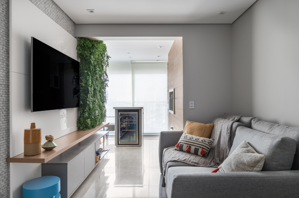 Combine cores e materiais do painel com a decoração do seu espaço – Foto: Fernando Crescenti | Projeto: Rafaella Manso Arquitetura