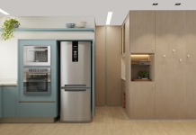 Como escolher o armário de cozinha perfeito: guia completo em 9 passos MDF e MDP podem ser usados juntos para unir leveza e bom acabamento – Foto: Estúdio Give Me Design | Projeto: Giovanna Bazani