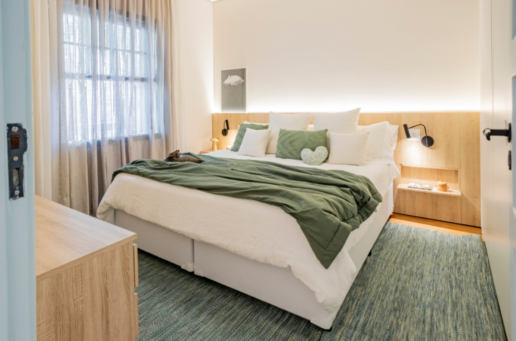 2. Medidas certas garantem conforto e melhor aproveitamento do quarto – Foto: Lucas Marco | Projeto: Debora Toledo Arquitetura