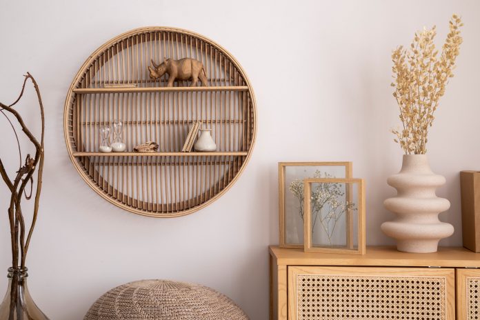 Warm,And,Cozy,Composition,Of,Living,Room,Interior,With,Round Bordas espessas trazem presença, e as finas criam um visual delicado – Foto: Shutterstock