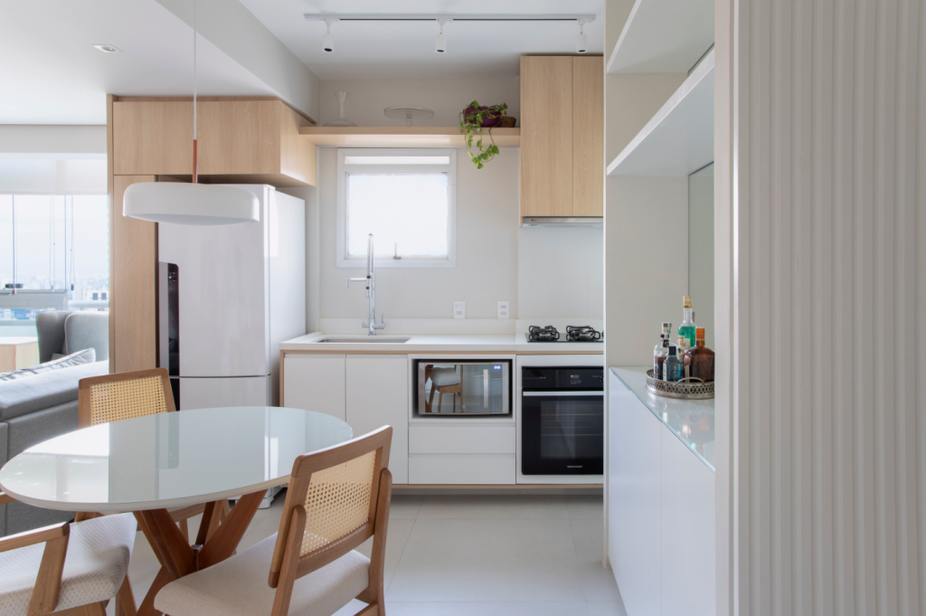 4. A madeira traz textura natural e combina com diferentes estilos – Foto: Dale Fotografias | Projeto: Juliana Couto de Magalhães