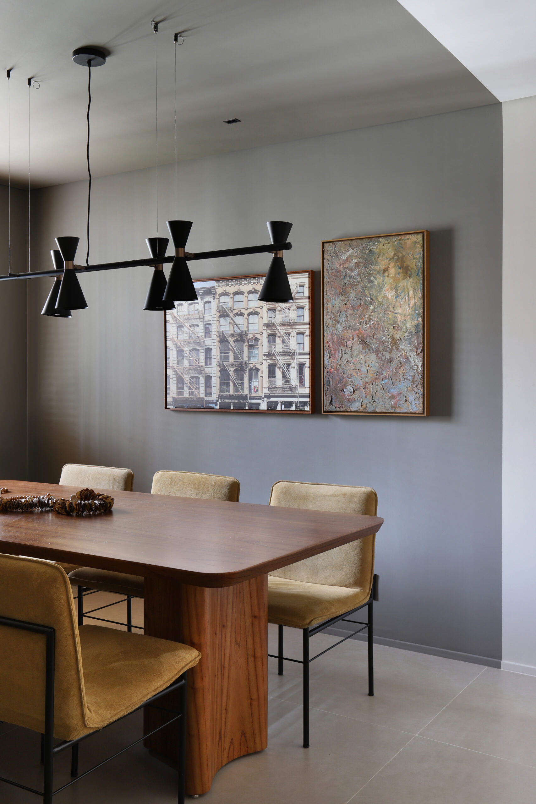 Mariana OrsiAmbientes ganham sinergia estética na escolha de tons e mobiliário