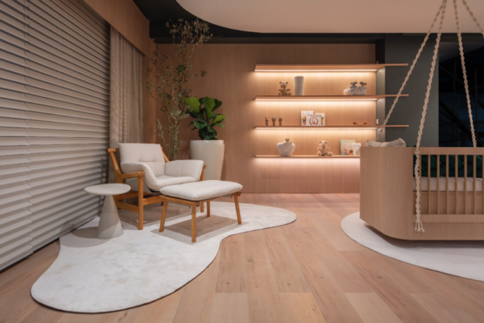 Prateleiras flutuantes conferem um visual minimalista – Foto: Cristiano Bauce/CASACOR | Projeto: Studio P Arquitetura