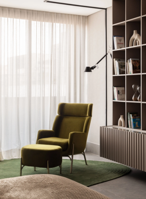 10. O verde oliva convida à pausa, ao conforto e ao bem-estar diário – Foto: Denilson Machado, do MCA Estúdio/CASACOR | Projeto: Vangii Guerra