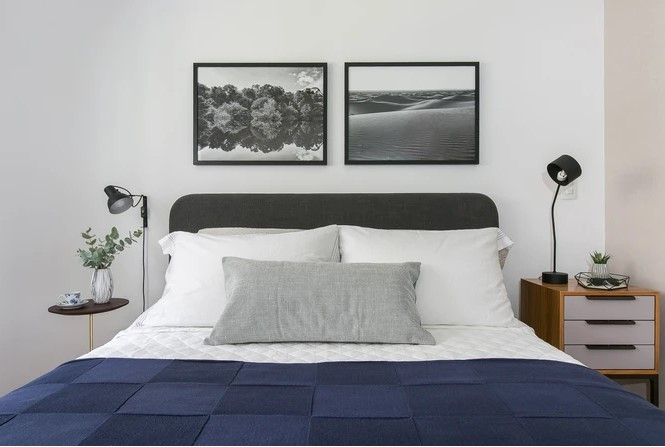 3. A paleta dos quadros decorativos acompanha a cabeceira desta cama –Foto: Gisele Rampazzo | Projeto: Renata Costa | Apto 41