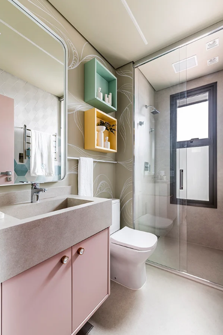 1. Paredes vazias ganham mais personalidade com nichos decorativos – Foto: Renata Navarro | Projeto: Tetriz Arquitetura