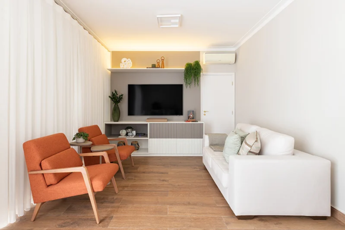 9. Antes de furar, escolha bem o local e use um nível para alinhar tudo – Foto: Julia Novoa | Projeto: Daniela Funari Arquitetura