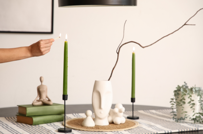 O castiçal é daquelas peças que cabem em qualquer estilo de decoração – Foto: Shutterstock