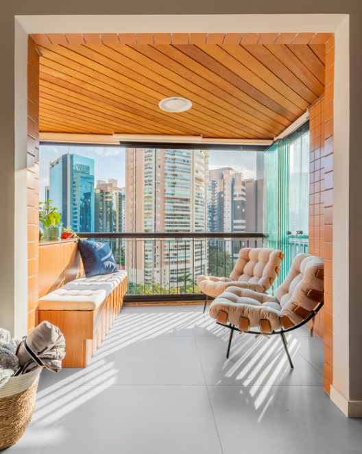 Escolha entre temperado e laminado conforme segurança e conforto desejados – Foto: Guilherme Pucci | Projeto: Bruno Moraes Arquitetura