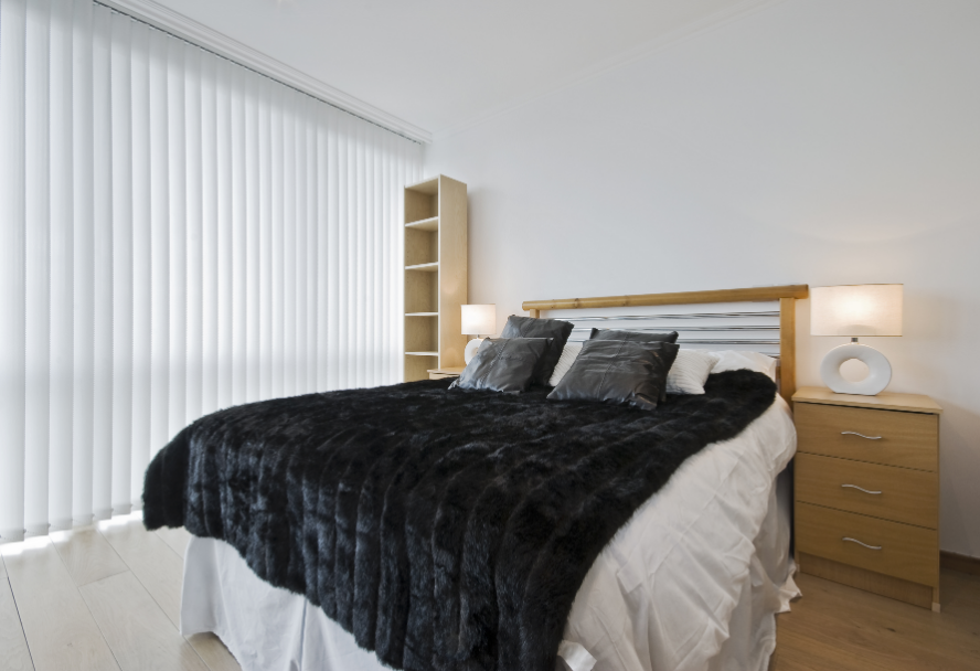 Persiana para quarto ajuda a controlar luz, privacidade e temperatura do ambiente – Foto: Shutterstock