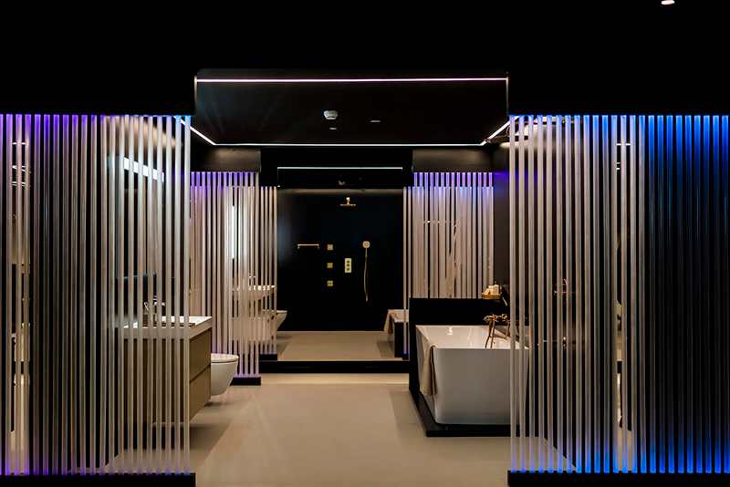 Exposição de coleções da marca no Roca Deli Gallery