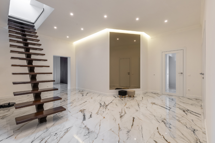 Puff preto e bege formam uma dupla fácil de usar o hall de entrada – Foto: Freepik