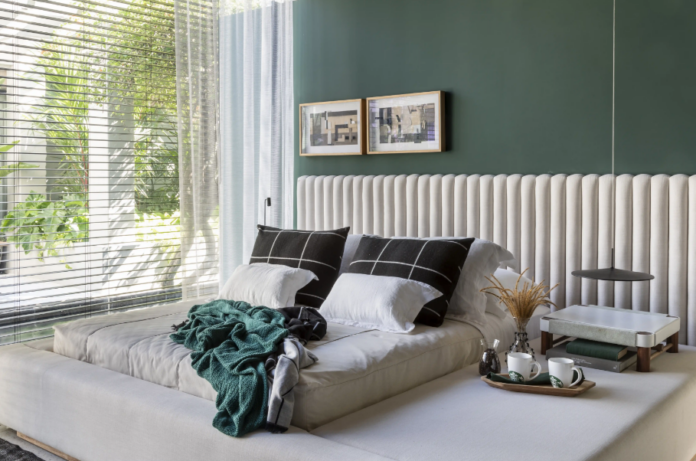 2. Cores neutras são as melhores parceiras do verde em qualquer ambiente decorado – Foto: Evelyn Muller/CASACOR | Projeto: Très Arquitetura