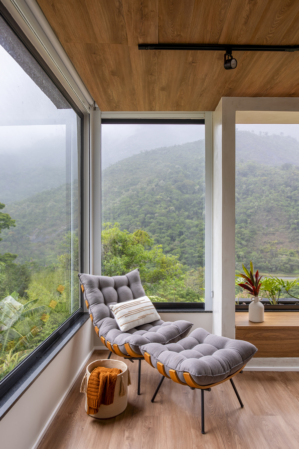 Esquadrias são as estruturas de portas e janelas que controlam luz e ventilação – Foto: Juliano Colodeti - @MCA Estúdio | Projeto: Felipe Rohen