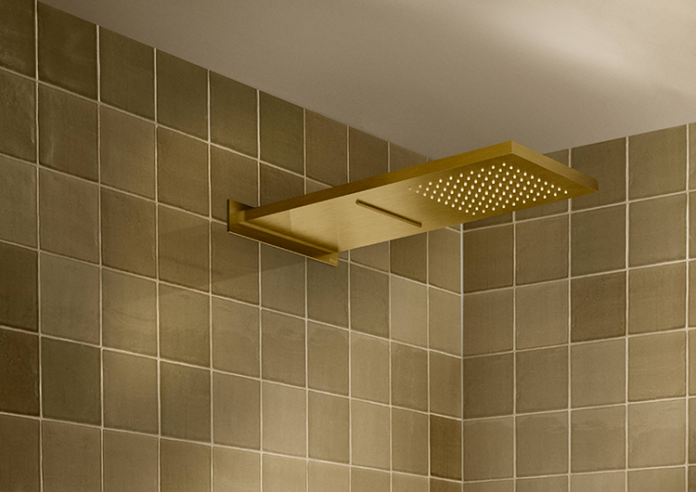 Chuveiro Raindream, com jato chuva e cascata, disponível em 5 acabamentos: Brushed Gold (foto), Matte Black, Titanium Black, Aço Escovado (foto) e Cromado