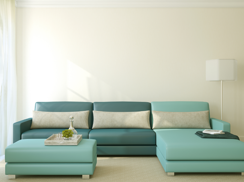 Sofá em verde água com azul petróleo, dois tons que deixam a sala leve e atual – Foto: Freepik