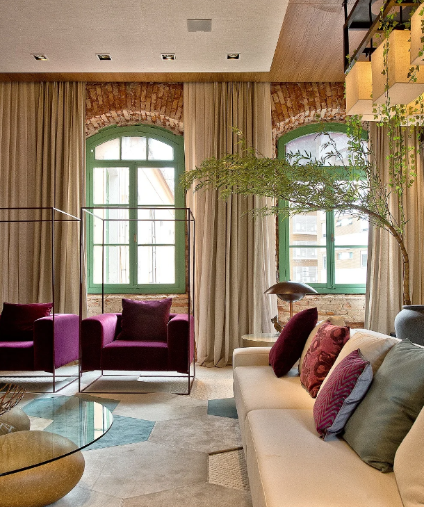 Linho combina com vários tipos de decorações – Foto: Lio Simas/CASACOR | Projeto: Anna Maya & Anderson Schussler