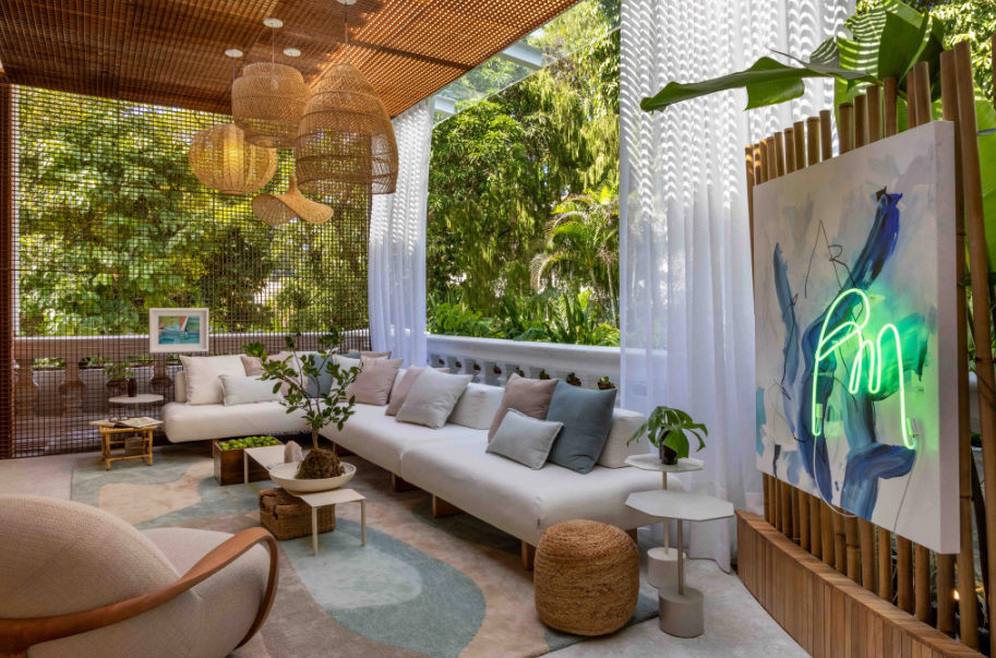 Peso, transparência e manutenção definem se o tecido atende bem – Foto: André Nazareth | Projeto: UP3 Arquitetura