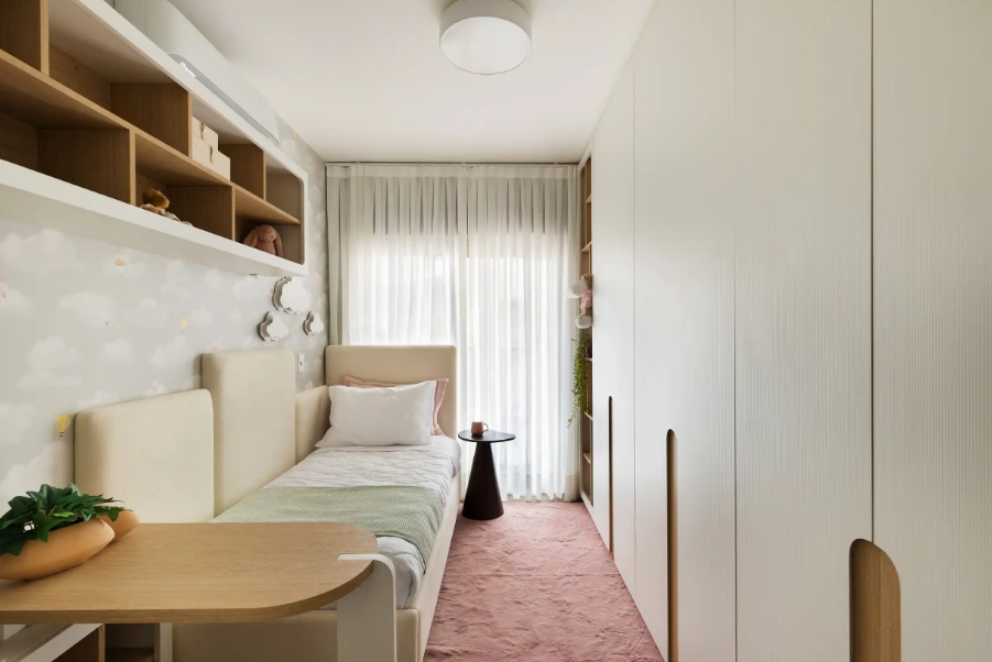 Aspirador com bocal de escova uma vez por mês é suficiente para tirar a poeira – Foto: Ivan Araújo/CASACOR | Projeto: Woho Arquitetura