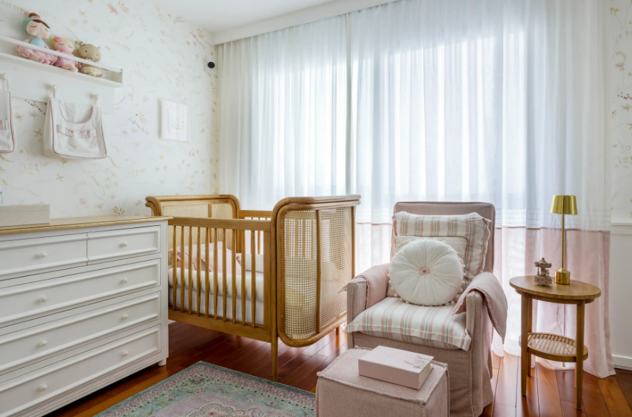 O arquiteto ou designer de interiores pode entregar um projeto de quarto de bebê do jeito que você sempre sonhou – Foto: André Nazareth/CASACOR | Projeto: Lessa Zanetta