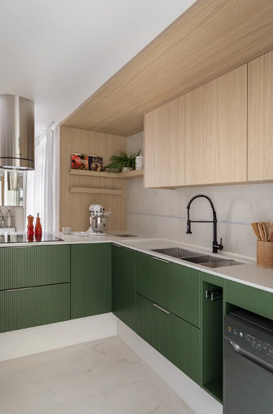 Torneira gourmet valoriza a pia e facilita tarefas diárias – Foto: MCA Estúdio – Juliano Colodeti | Projeto: Felipe Rohen