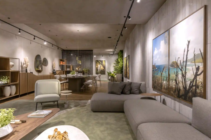 Em doses certas, o cinza transmite ordem e serenidade no espaço – Foto: Edgard César/CASACOR | Projeto: Ana Maria Miller, Elisa Tôrres e Tainá Tôrres