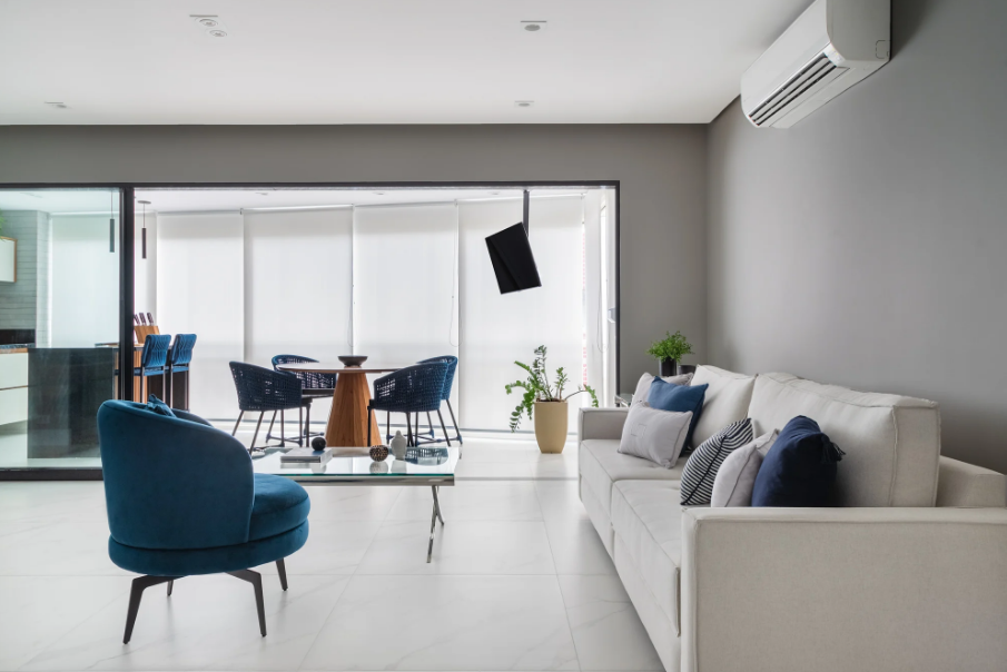 O azul marinho com cinza é uma das combinações mais certeiras – Projeto: Duno Arquitetura