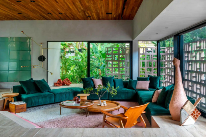 3. O círculo cromático explica por que certas cores combinam melhor com o verde – Foto: André Nazareth/CASACOR | Projeto: UP3 Arquitetura
