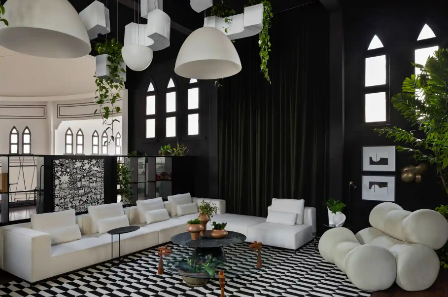 4. A cor preta carrega elegância, sofisticação e um ar de mistério – Foto: Bia Nauiack/CASACOR | Projeto: Tatiana Melo Arquitetura
