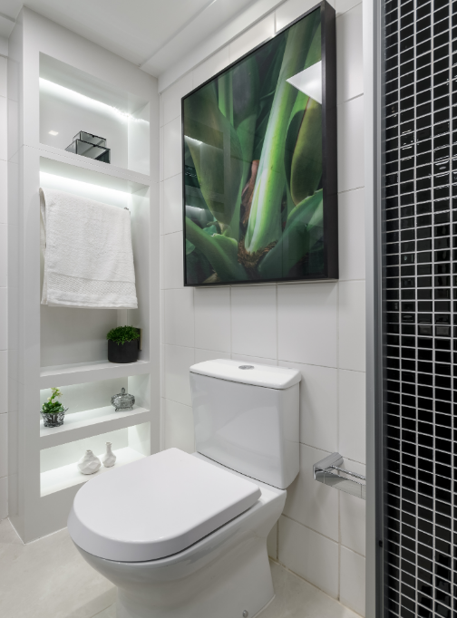 8. Espelhos refletem a claridade da janela e ampliam a sensação de espaço – Foto: Ronaldo Rizutti | Projeto: Jacqueline Fumagalli