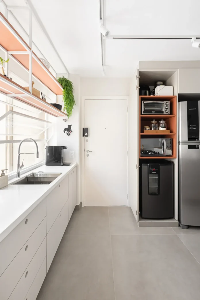 Retrofit transforma apartamento antigo em lar afetivo e funcional