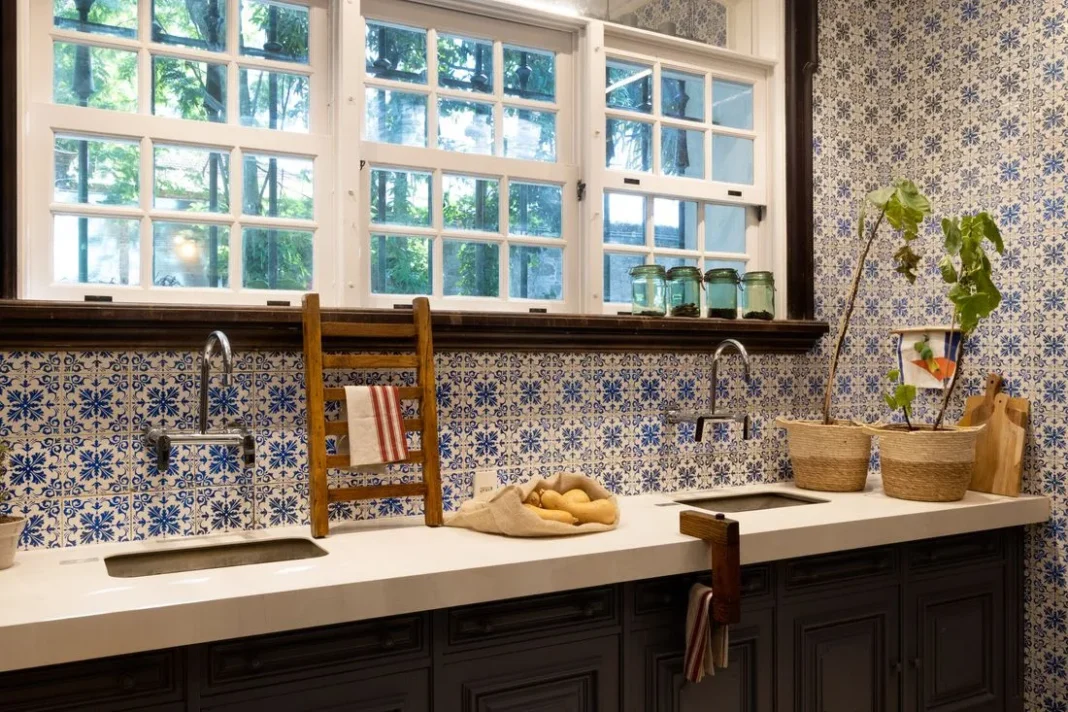 Torneira de parede para cozinha e banheiro: +20 inspirações
